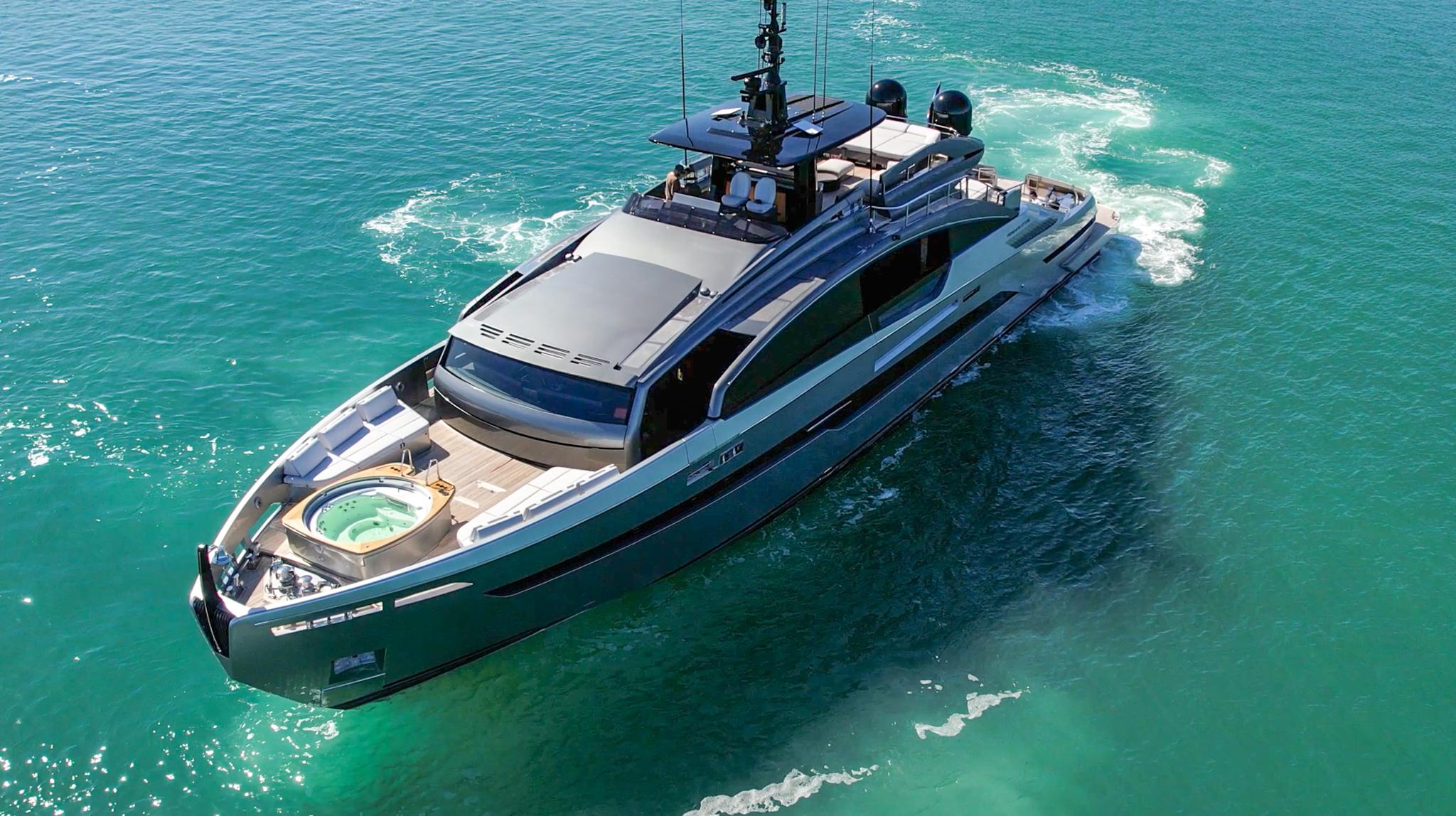 Pershing 116